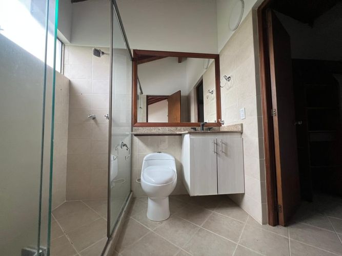 Casa de 3 alcobas en venta en Escobero, Envigado, 211 m² · foto 15 de 16