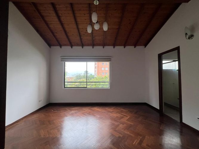 Casa de 3 alcobas en venta en Escobero, Envigado, 211 m² · foto 6 de 16