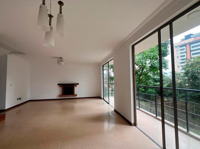 Casa de 3 alcobas en venta en Escobero, Envigado, 211 m² · foto 4 de 16