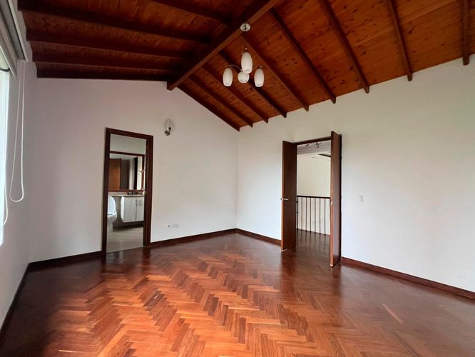 Casa de 3 alcobas en venta en Escobero, Envigado, 211 m² · foto 7 de 16