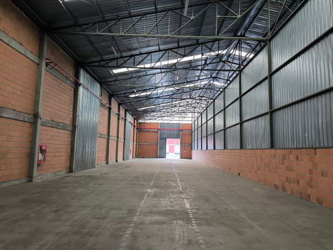 Bodega en arriendo en Zona Centro, Madrid, 687 m² · foto 3 de 3