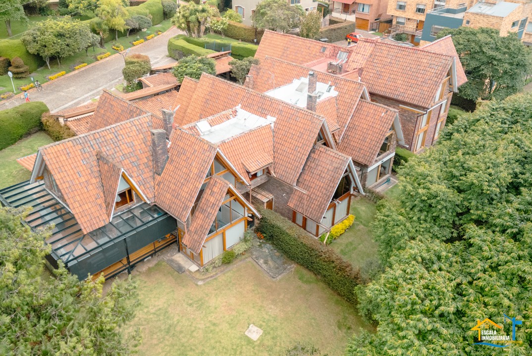 Casa en venta en Altos De Suba, Bogotá · foto 3 de 24