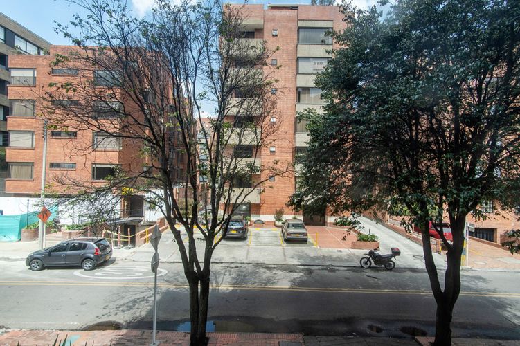 Apartamento de 3 alcobas en venta en La Carolina, Bogotá, 163 m² · foto 4 de 18