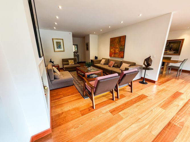 Apartamento de 4 alcobas en venta en Chico Norte, Bogotá, 291 m² · foto 2 de 20