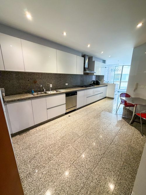 Apartamento de 4 alcobas en venta en Chico Norte, Bogotá, 291 m² · foto 7 de 20