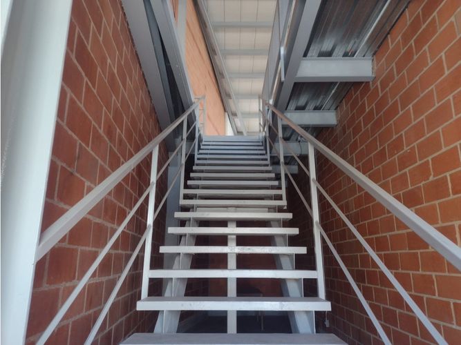 Bodega en arriendo en La America, Medellín, 290 m² · foto 3 de 6