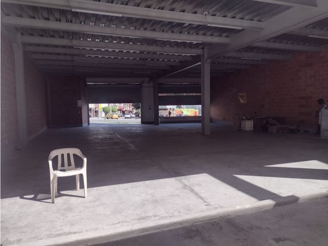 Bodega en arriendo en La America, Medellín, 290 m² · foto 2 de 6