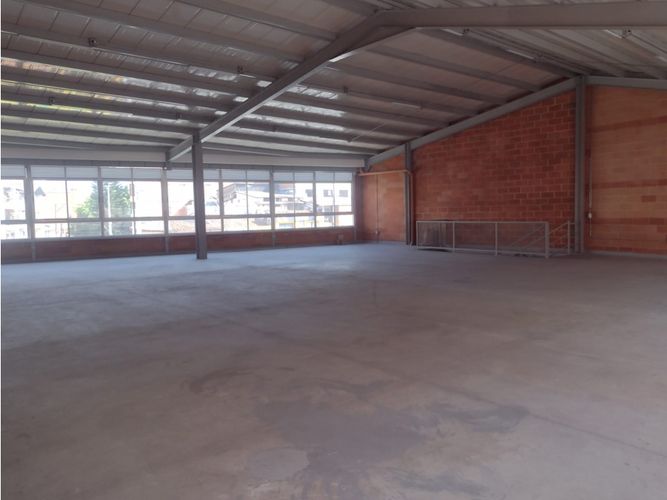 Bodega en arriendo en La America, Medellín, 290 m² · foto 5 de 6