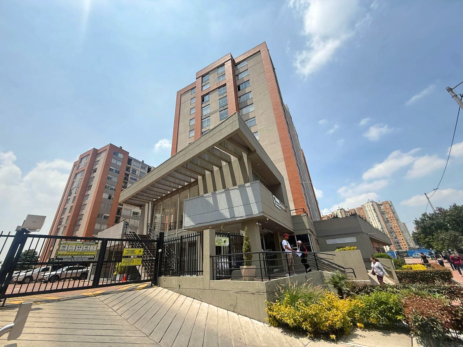 Apartamento en venta en Engativá, Bogotá · foto 2 de 24