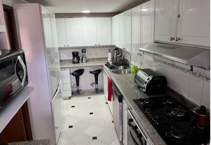 Apartamento de 3 alcobas en venta en San Patricio, Bogotá, 206 m² · foto 6 de 12