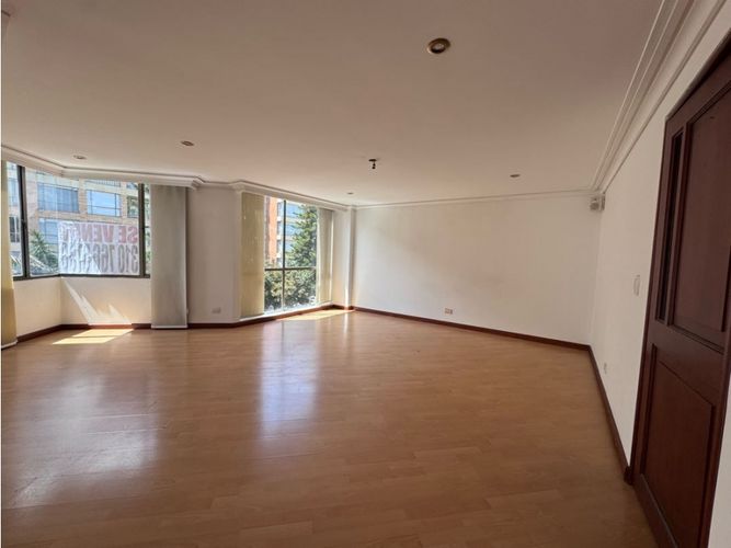 Apartamento de 4 alcobas en venta en La Carolina, Bogotá, 270 m² · foto 2 de 19