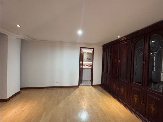 Apartamento de 4 alcobas en venta en La Carolina, Bogotá, 270 m² · foto 7 de 19