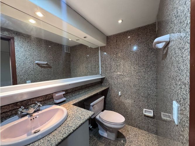 Apartamento de 4 alcobas en venta en La Carolina, Bogotá, 270 m² · foto 8 de 19