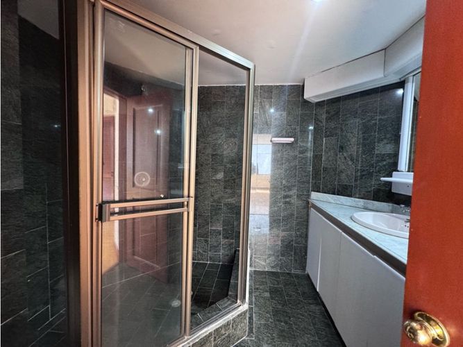 Apartamento de 4 alcobas en venta en La Carolina, Bogotá, 270 m² · foto 11 de 19