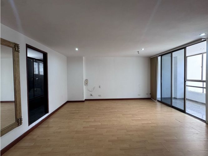 Apartamento de 4 alcobas en venta en La Carolina, Bogotá, 270 m² · foto 12 de 19