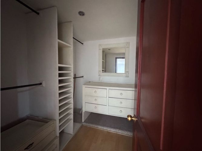 Apartamento de 4 alcobas en venta en La Carolina, Bogotá, 270 m² · foto 18 de 19