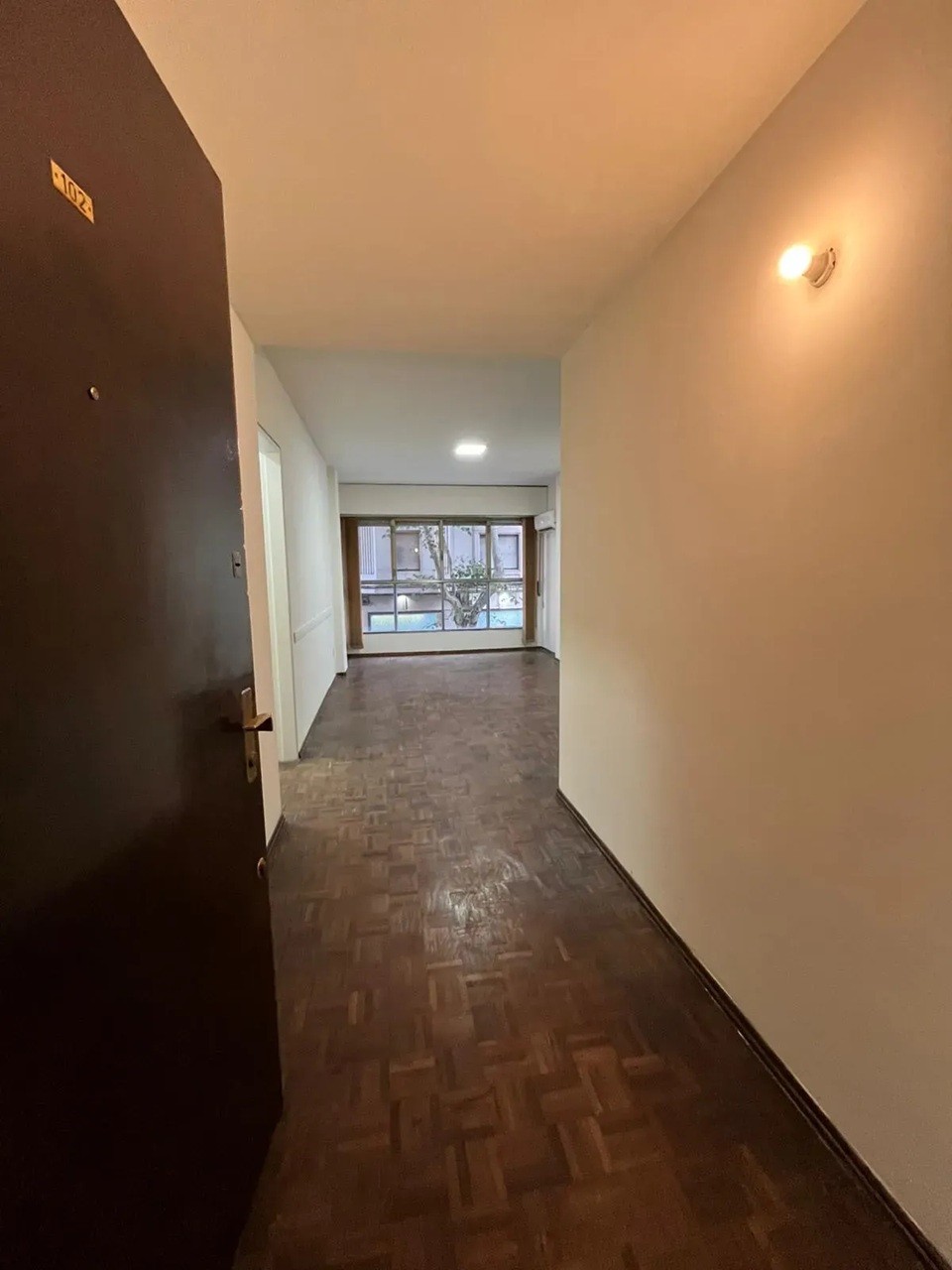 ALQUILER EN TRES CRUCES, 1 DORMITORIO, AL FRENTE, AIRES ACONDICIONADOS, PORTERIA · Foto 4