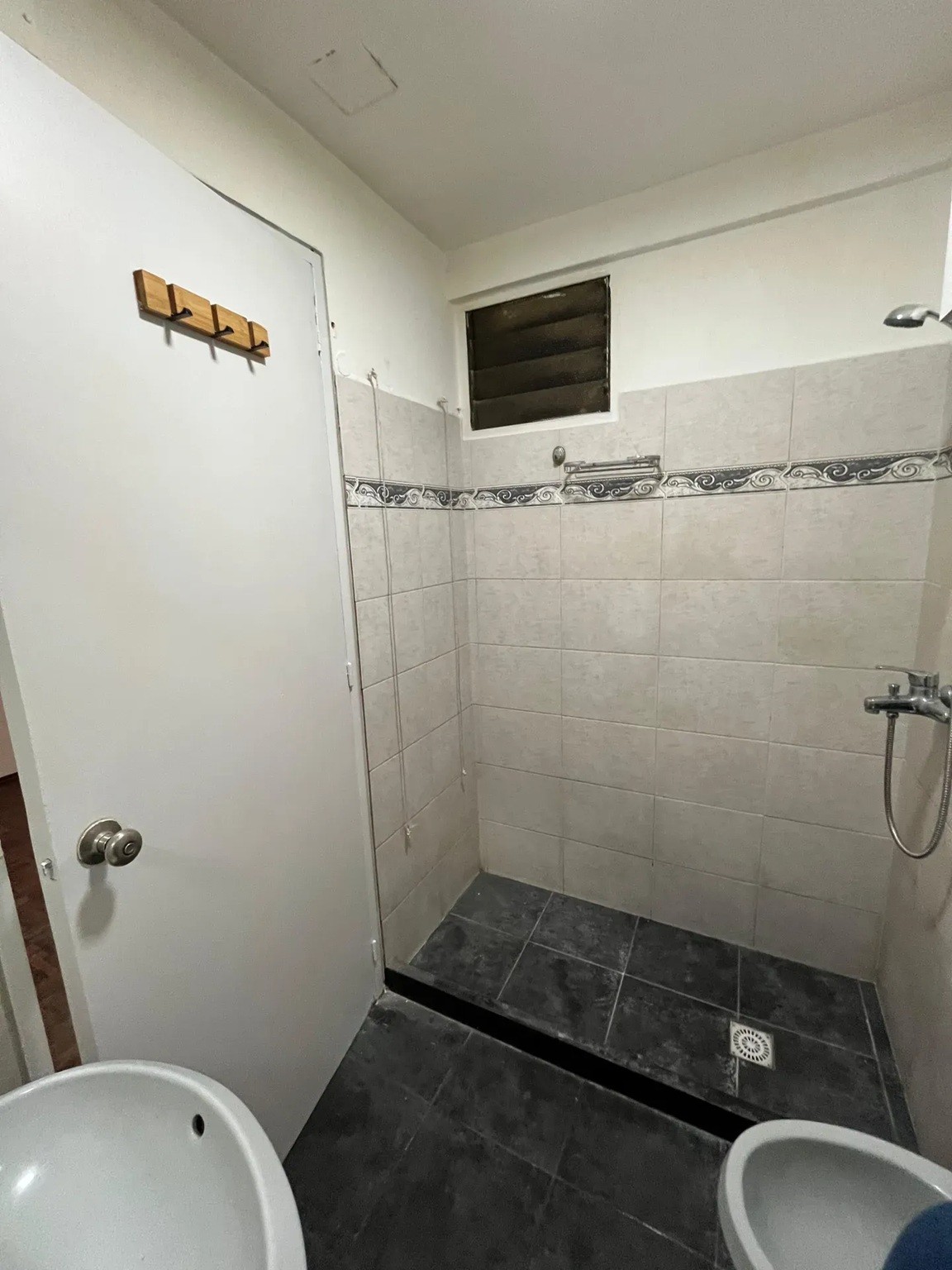 ALQUILER EN TRES CRUCES, 1 DORMITORIO, AL FRENTE, AIRES ACONDICIONADOS, PORTERIA · Foto 6