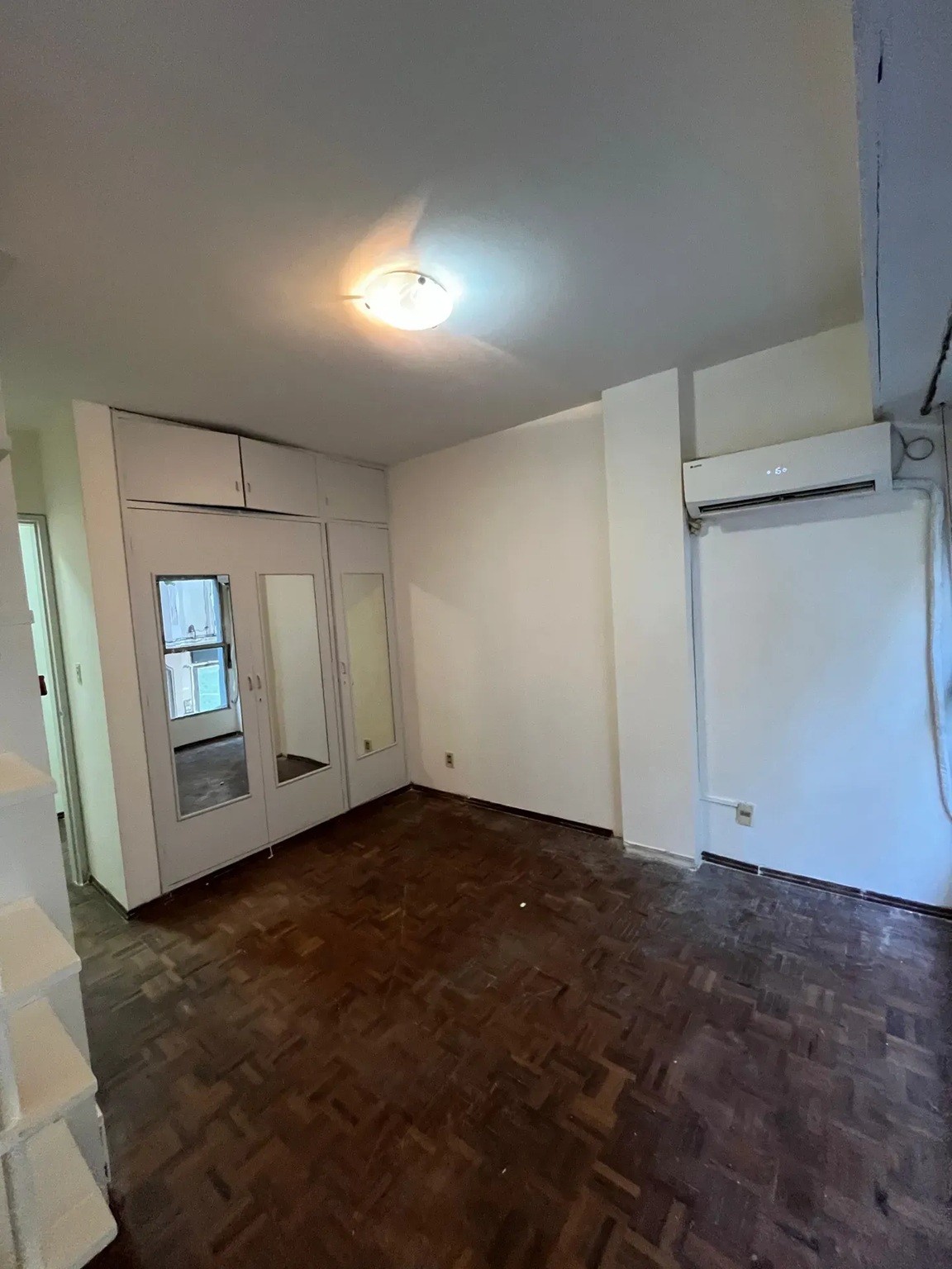 ALQUILER EN TRES CRUCES, 1 DORMITORIO, AL FRENTE, AIRES ACONDICIONADOS, PORTERIA · Foto 9