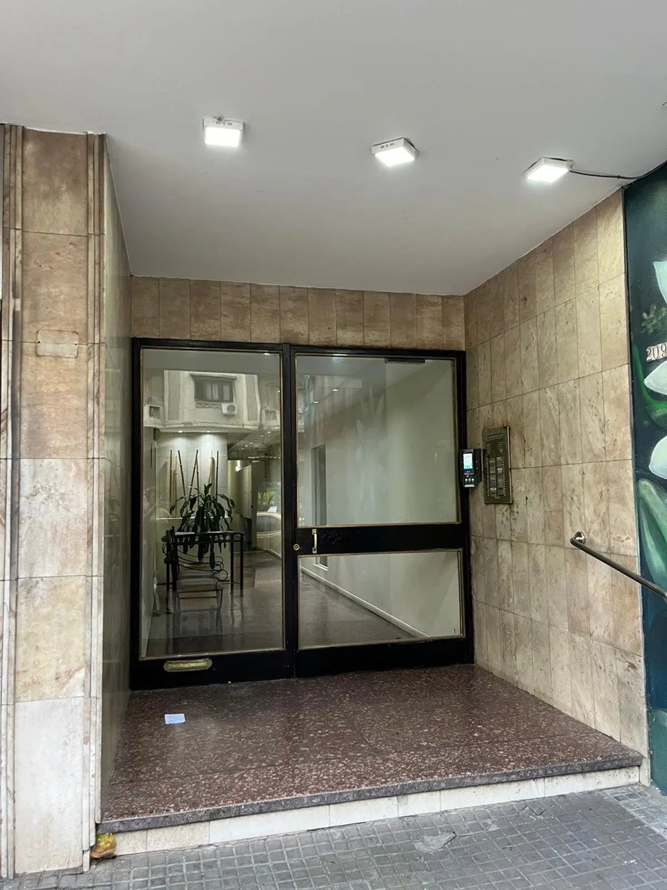 ALQUILER EN TRES CRUCES, 1 DORMITORIO, AL FRENTE, AIRES ACONDICIONADOS, PORTERIA · Foto 8
