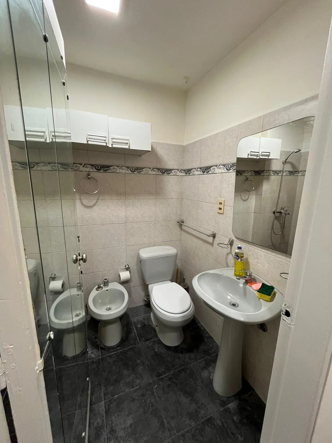 ALQUILER EN TRES CRUCES, 1 DORMITORIO, AL FRENTE, AIRES ACONDICIONADOS, PORTERIA · Foto 5