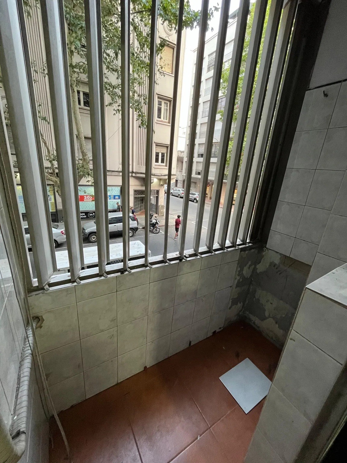 ALQUILER EN TRES CRUCES, 1 DORMITORIO, AL FRENTE, AIRES ACONDICIONADOS, PORTERIA · Foto 11