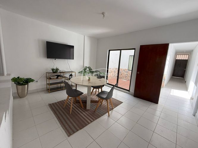 Edificio en arriendo en Manila, Medellín, 870 m² · foto 2 de 24