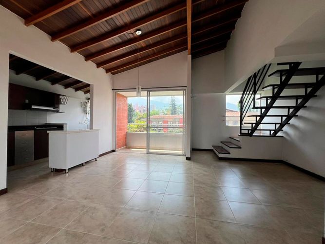 Apartamento de 3 alcobas en arriendo en Cumbres, Envigado, 128 m² · foto 2 de 16