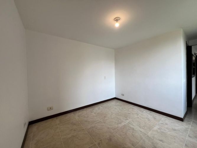 Apartamento de 3 alcobas en arriendo en Cumbres, Envigado, 128 m² · foto 9 de 16
