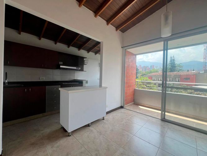 Apartamento de 3 alcobas en arriendo en Cumbres, Envigado, 128 m² · foto 4 de 16