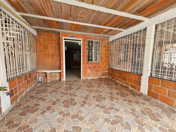 Casa de 3 alcobas en venta en Villagorgona, Candelaria, 70 m² · foto 2 de 19