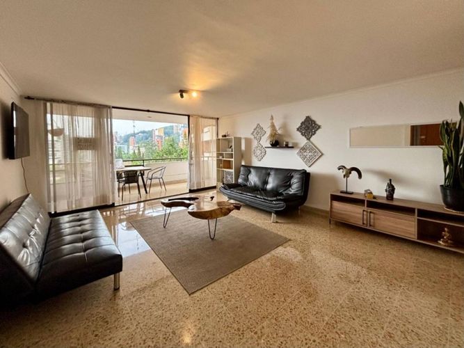 Apartamento de 3 alcobas en arriendo en Las Lomas, Medellín, 136 m² · foto 3 de 19