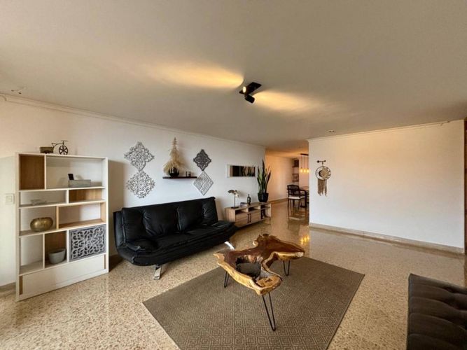Apartamento de 3 alcobas en arriendo en Las Lomas, Medellín, 136 m² · foto 4 de 19