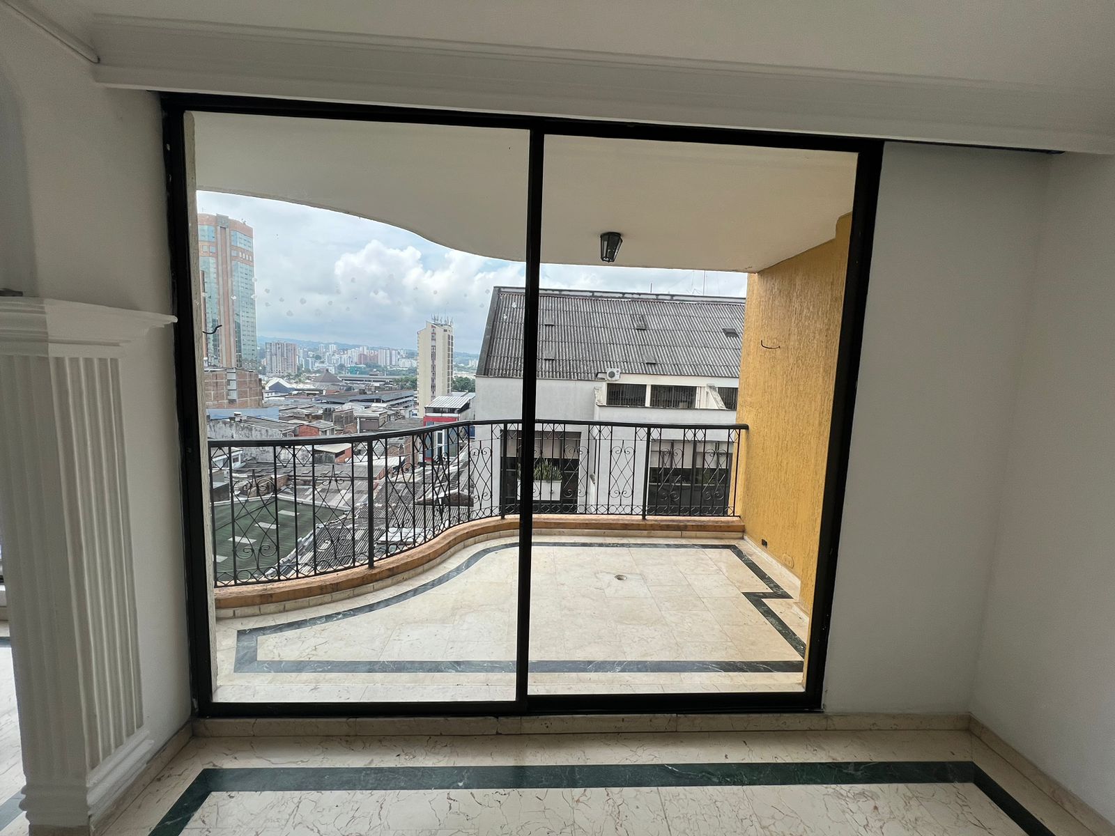 Apartamento en venta en Centro, Pereira · foto 2 de 11
