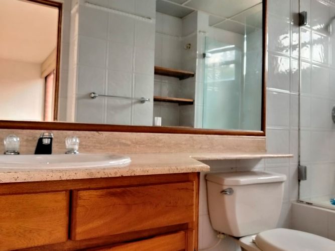 Apartamento de 3 alcobas en venta en El Poblado, Medellín, 123 m² · foto 18 de 19