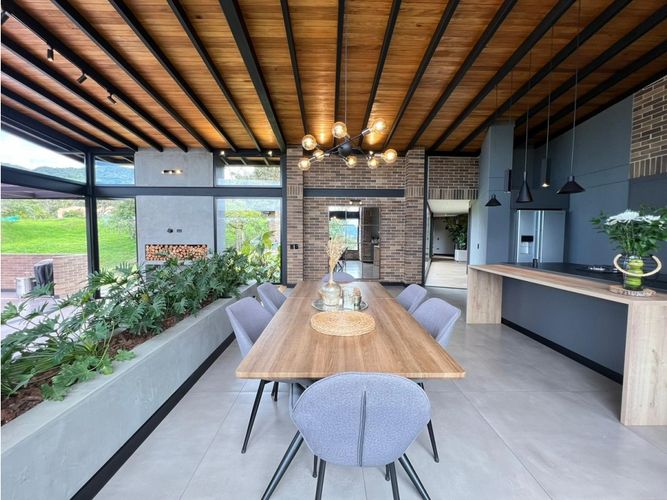 Casa de 4 alcobas en venta en San Miguel, La Ceja, 345 m² · foto 3 de 15
