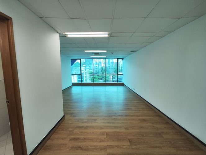 Oficina en arriendo en El Poblado, Medellín, 50 m² · foto 2 de 9