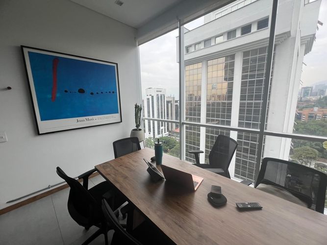 Oficina en arriendo en El Poblado, Medellín, 33 m² · foto 3 de 11
