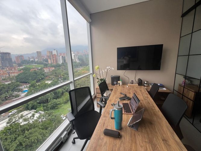 Oficina en arriendo en El Poblado, Medellín, 33 m² · foto 10 de 11