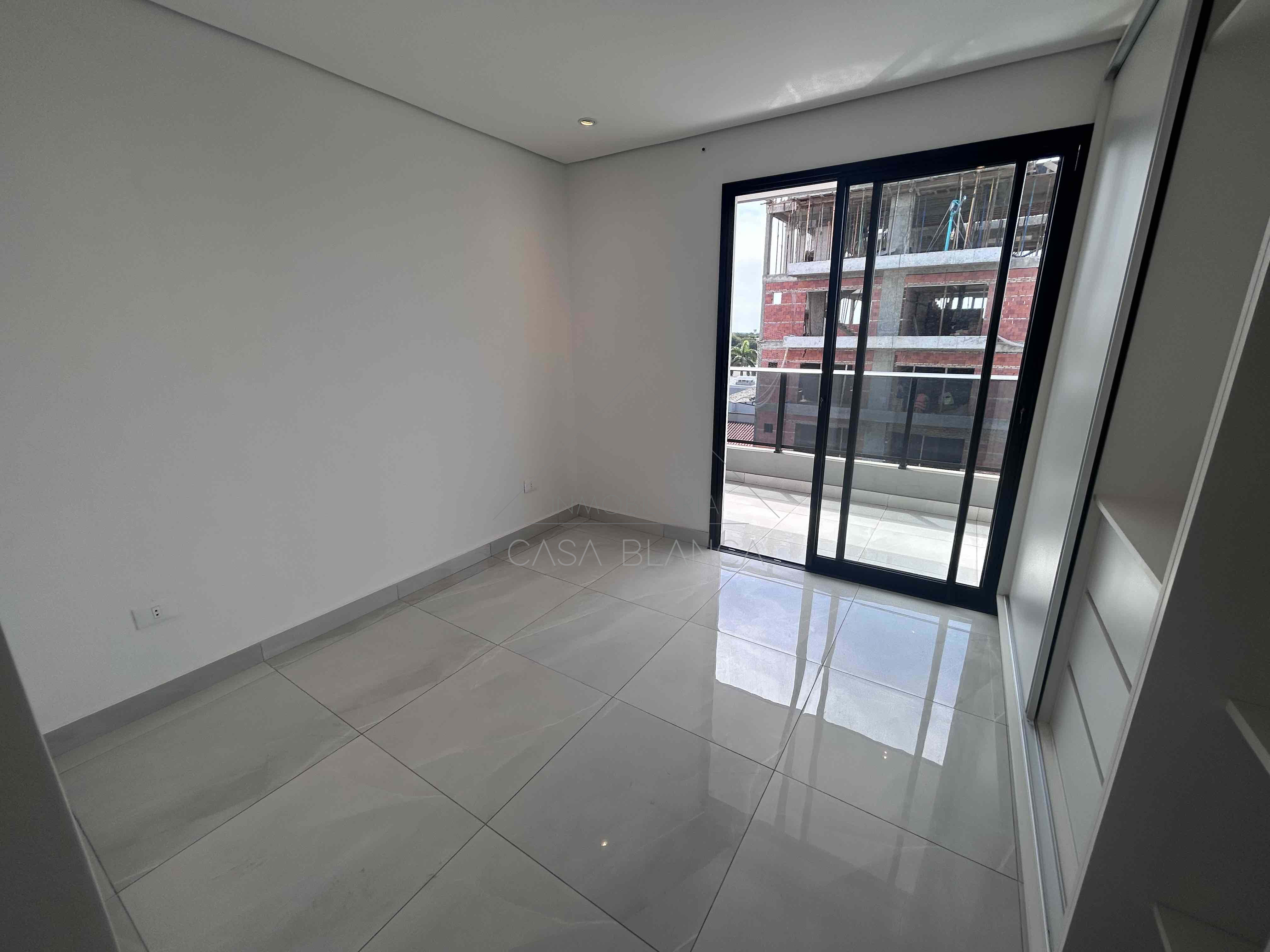 Alquiler Departamento en Luque, Detrás de Plaza Madero — foto 2