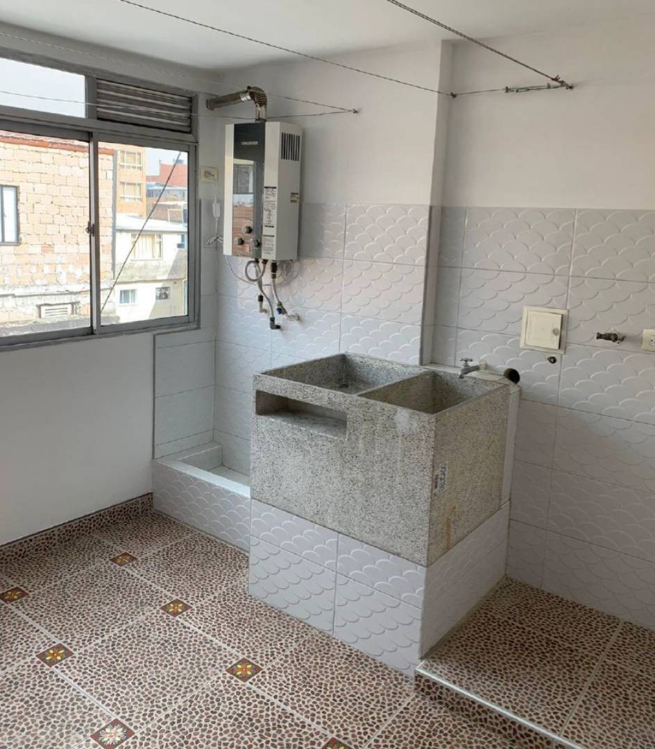 Casa en venta en Los Cerezos, Bogotá · foto 6 de 24