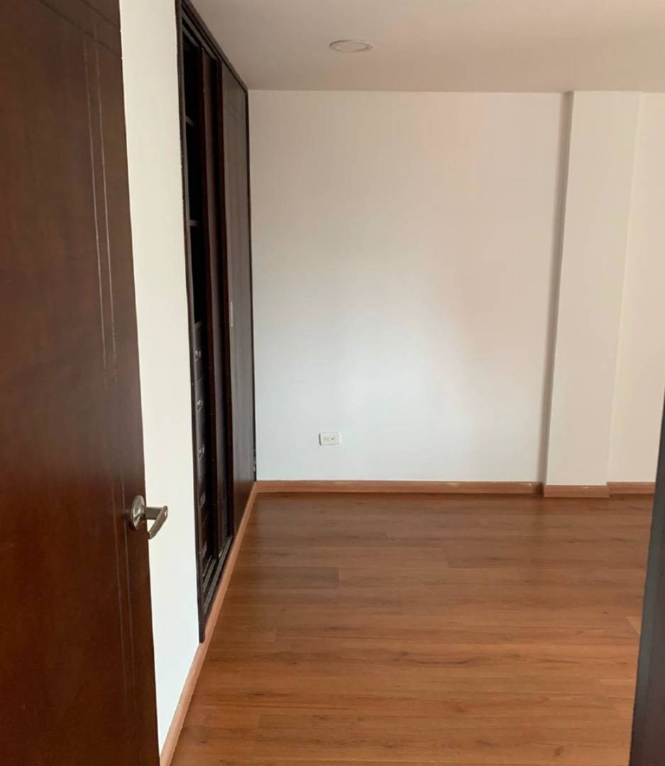 Casa en venta en Los Cerezos, Bogotá · foto 7 de 24