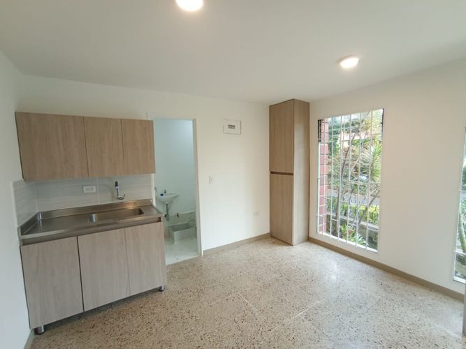 Local en arriendo en Simon Bolivar, Medellín, 20 m² · foto 2 de 7
