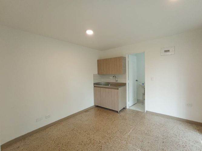 Local en arriendo en Simon Bolivar, Medellín, 20 m² · foto 3 de 7