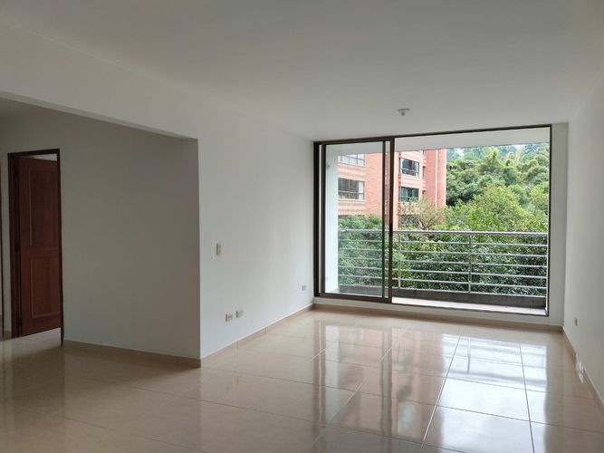 Apartamento de 3 alcobas en arriendo en El Poblado, Medellín, 94 m² · foto 2 de 19