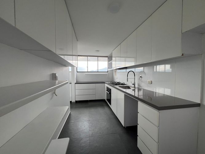 Apartamento de 2 alcobas en arriendo en El Poblado, Medellín, 90 m² · foto 3 de 16