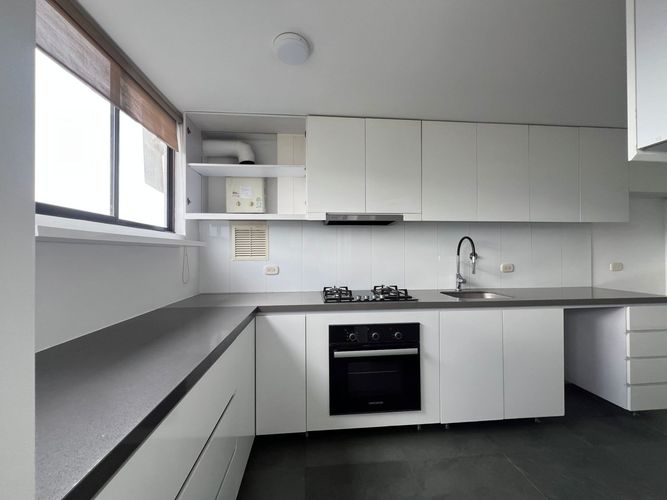 Apartamento de 2 alcobas en arriendo en El Poblado, Medellín, 90 m² · foto 2 de 16