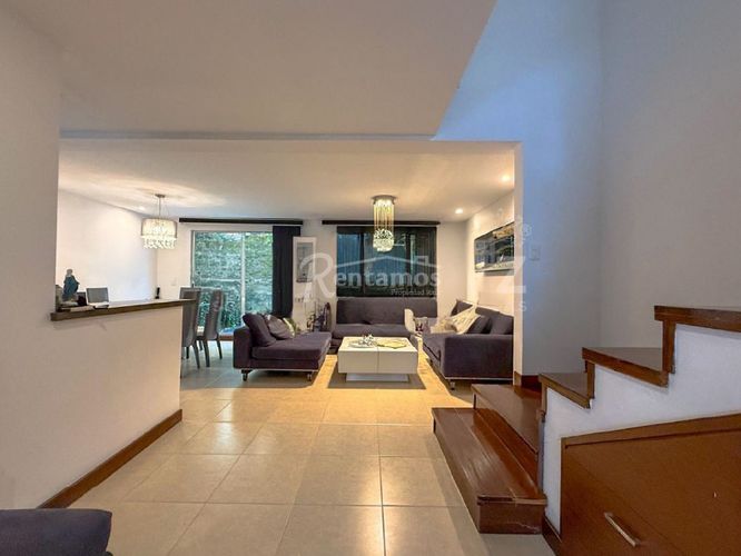 Casa de 3 alcobas en venta en Zuñiga, Envigado, 198 m² · foto 2 de 24