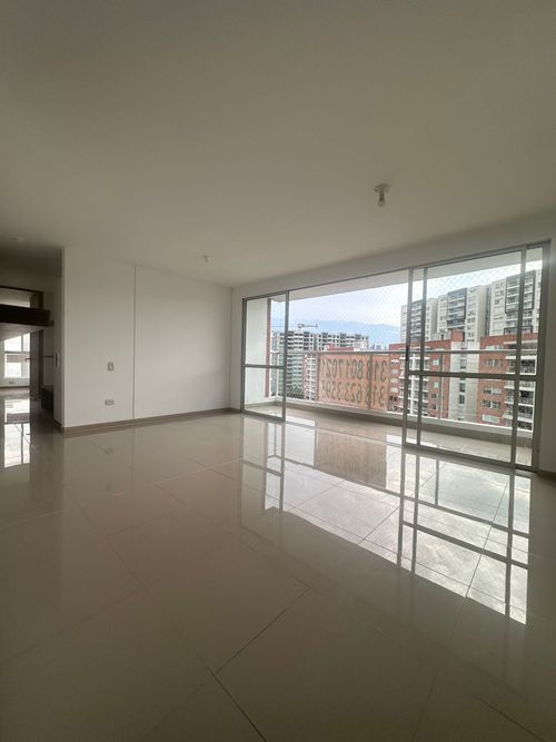 Apartamento de 3 alcobas en venta en Valle Del Lili, Cali, 79 m² · foto 2 de 16