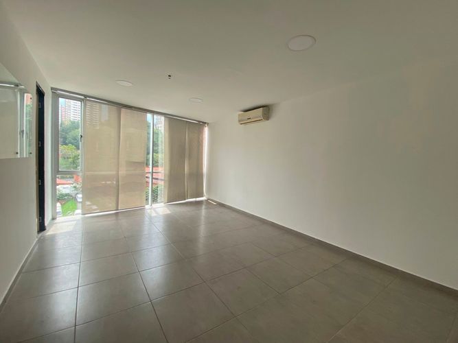Oficina en arriendo en Manila, Medellín, 50 m² · foto 2 de 8